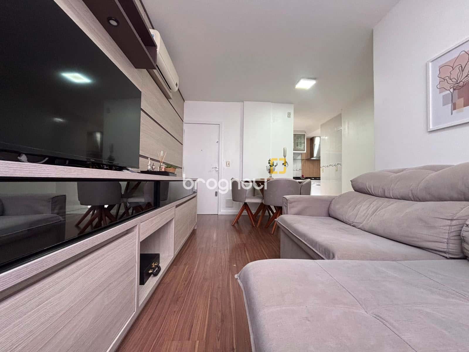 Apartamento de 3 quartos, sendo 1 suíte e vaga de garagem, próximo à beira mar — foto principal