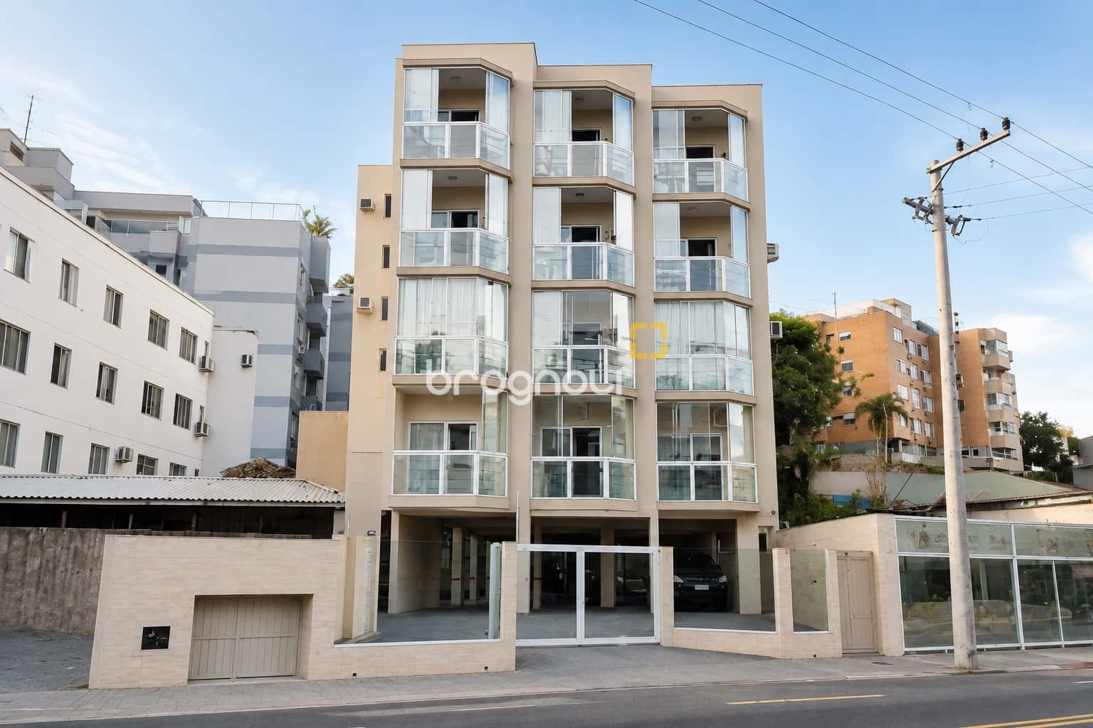 Incrível Apto em Coqueiros, 3 quartos - 1 suíte , vista panorâmica, 125mts2 com 2 garagens coberta — foto principal