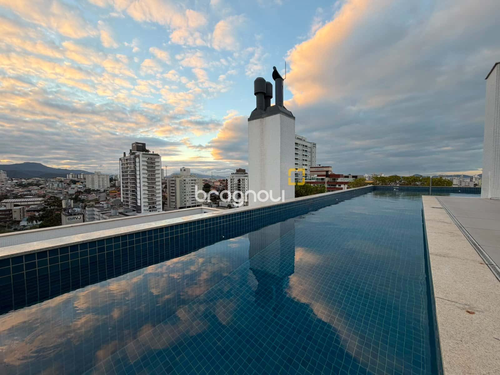 Apartamento de 03 suítes no bairro Nossa Senhora do Rosário em São José/SC — foto principal