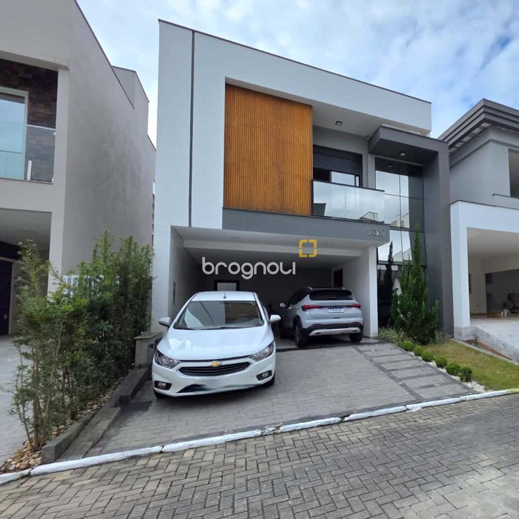 Casa em condomínio fechado, com 2 pavimentos, 2 suítes e mais 1 dormitório, mobiliada!!!! — foto principal