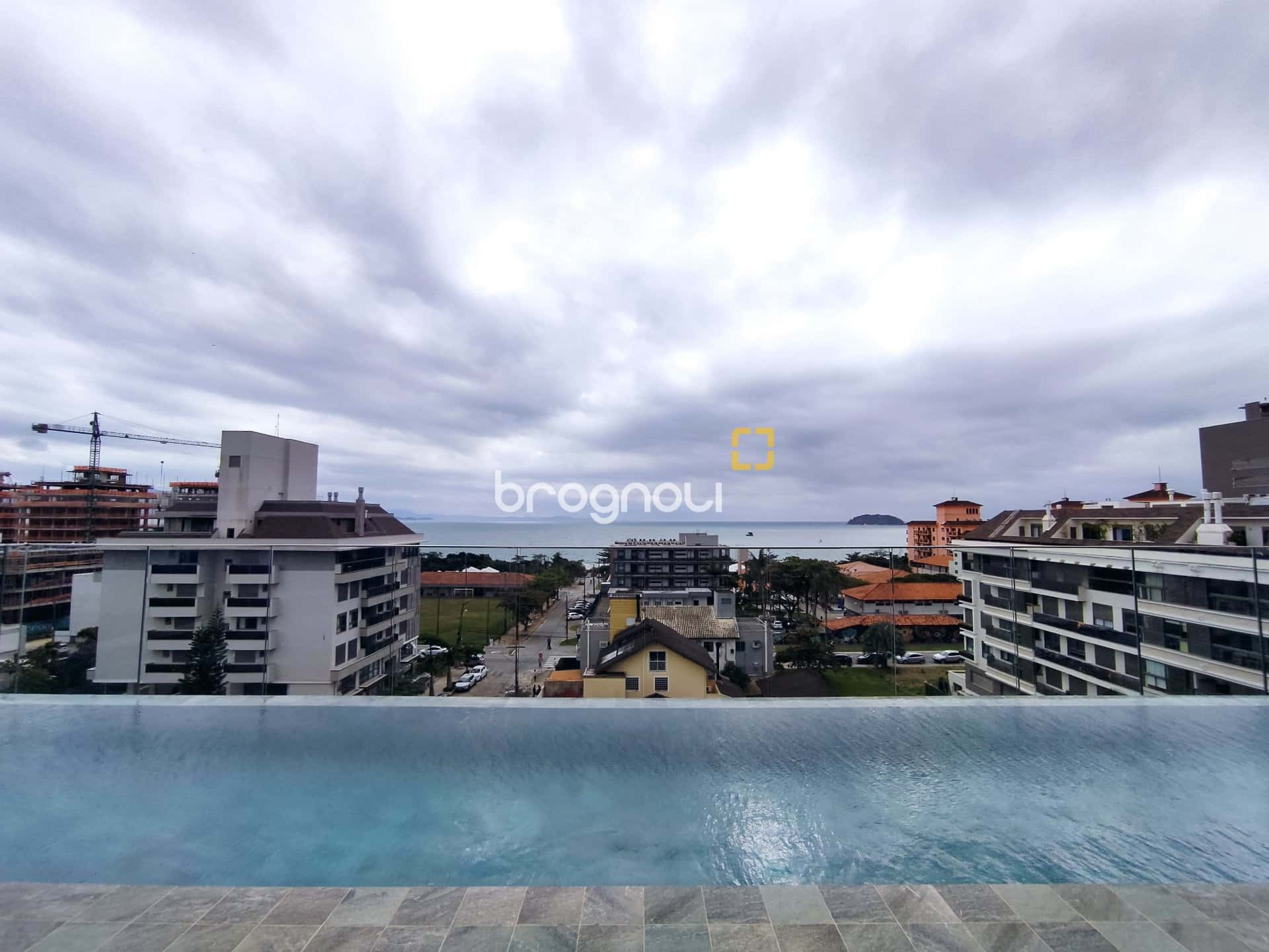 BROGNOLI VENDE - APARTAMENTO COM 3 SUÍTES - JURERÊ — foto principal