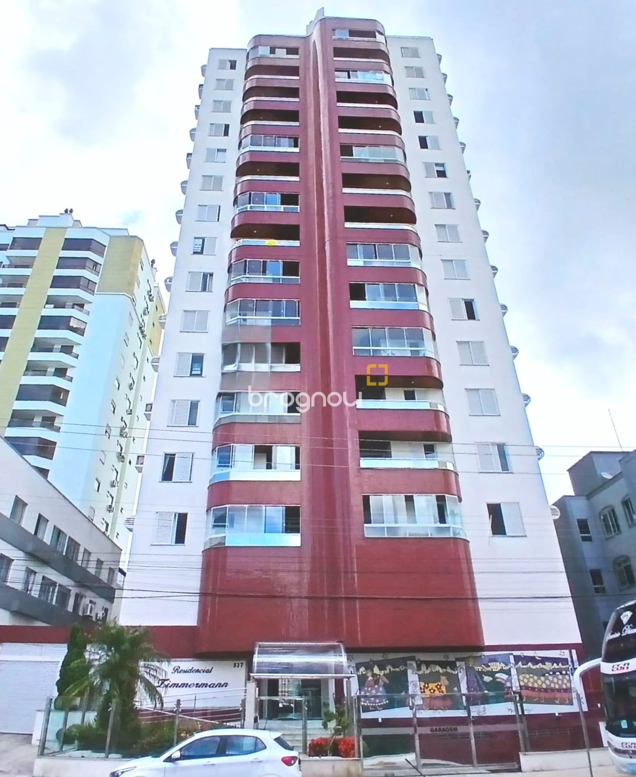 Apartamento à venda em Kobrasol, São José/SC — foto principal