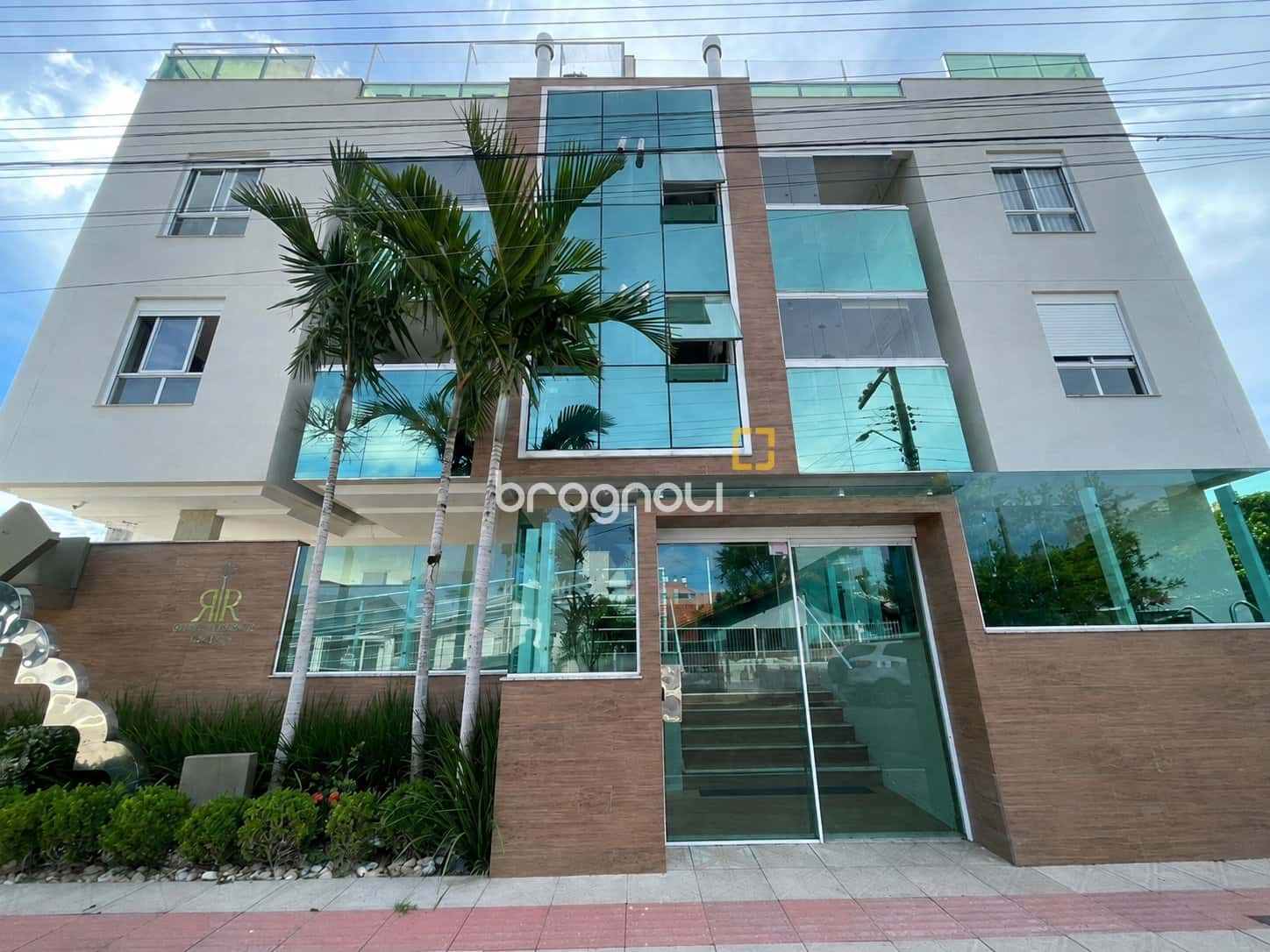 Apartamento com 84m², 3 quartos, 1 suíte, 1 vaga de garagem, no bairro Canasvieiras em Florianópolis — foto principal