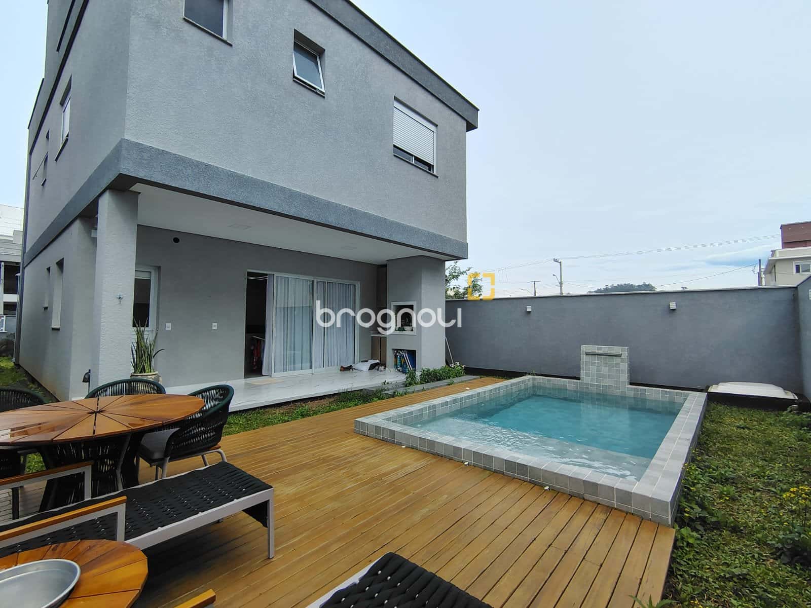 Casa Inteligente de Alto Padrão PORTEIRA FECHADA com 3 Suítes e Piscina a 700m da Praia dos Ingleses — foto principal