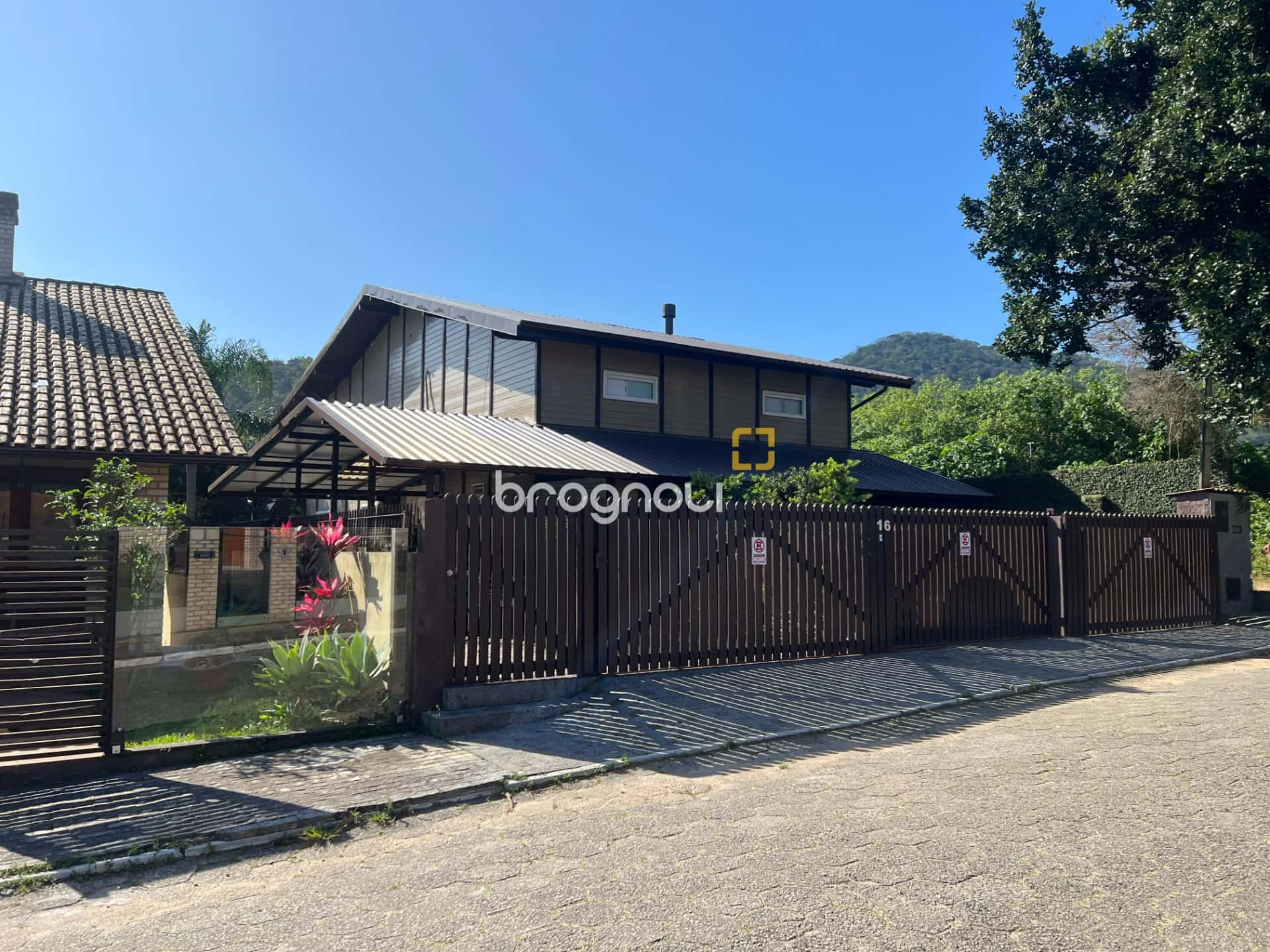 Casa à Venda com 2 Unidades Independentes no Village I – Lagoa da Conceição — foto principal