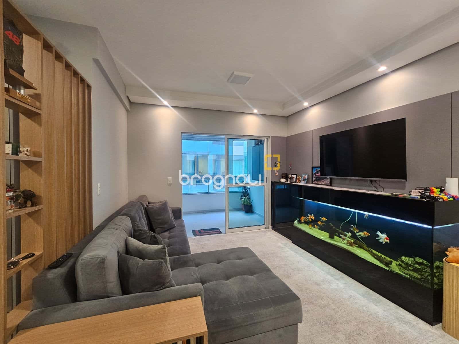Apartamento totalmente mobiliado, para venda no Bairro Barreiros, São José/SC. — foto principal
