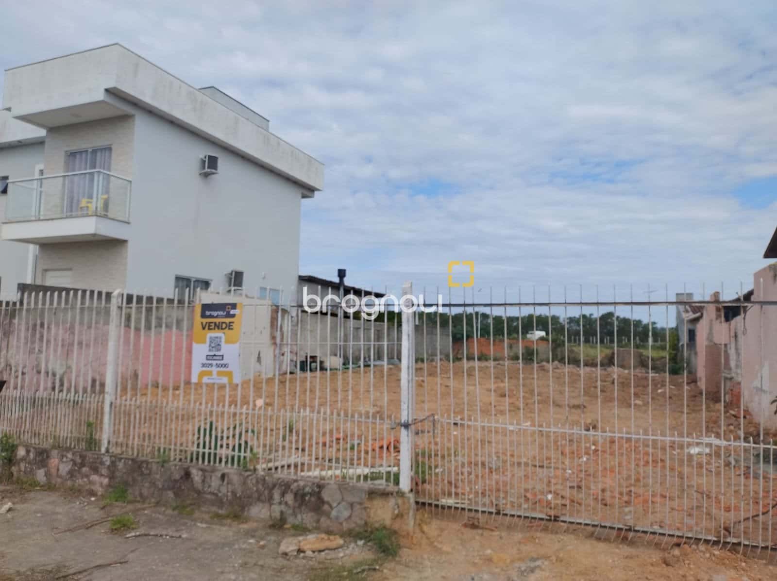 Terreno à Venda no Bairro Carianos/ Próx. ao Estádio Aderbal Ramos da Silva, conhecido como Ressacada — foto principal