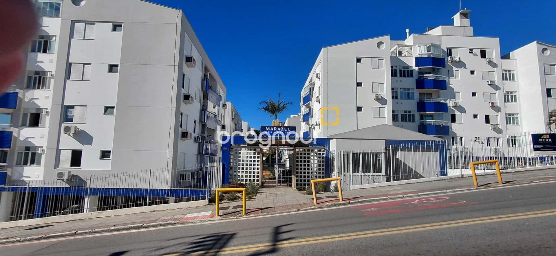 Apartamento de 2 quartos com suíte, 1 vaga de gargem livre na região de Coqueiros. — foto principal