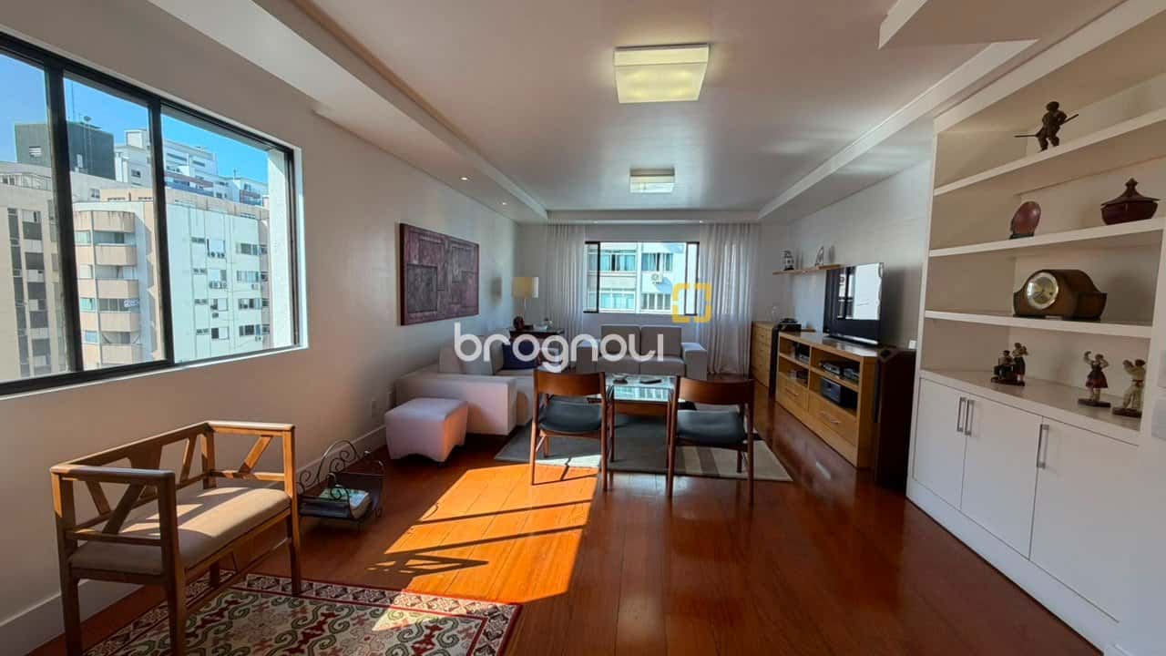 Apartamento 3 dom(1 suite) 2 vagas Perto beira mar centro Florianópolis — foto principal