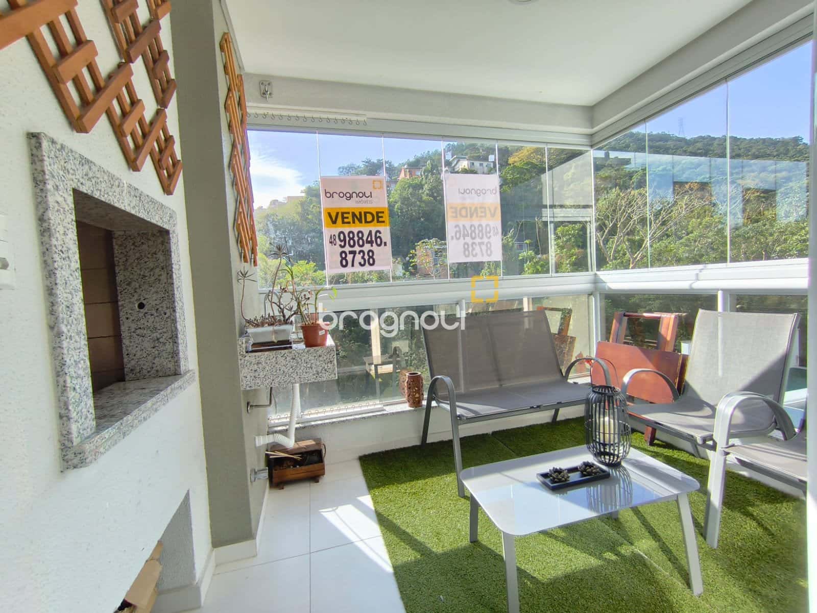 Apartamento 02 dormitórios com suíte, 01 vaga e vista verde permanente -Cond. João Makowiecky -Saco Grande — foto principal