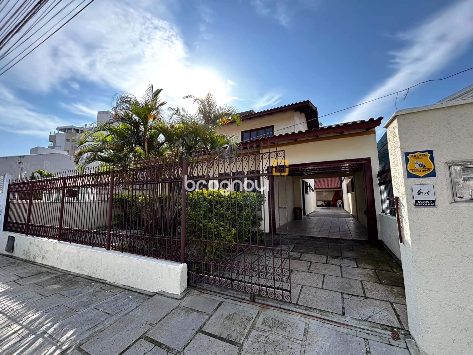 CASA À VENDA NA PRAIA DO ABRAÃO – FLORIANÓPOLIS — foto principal
