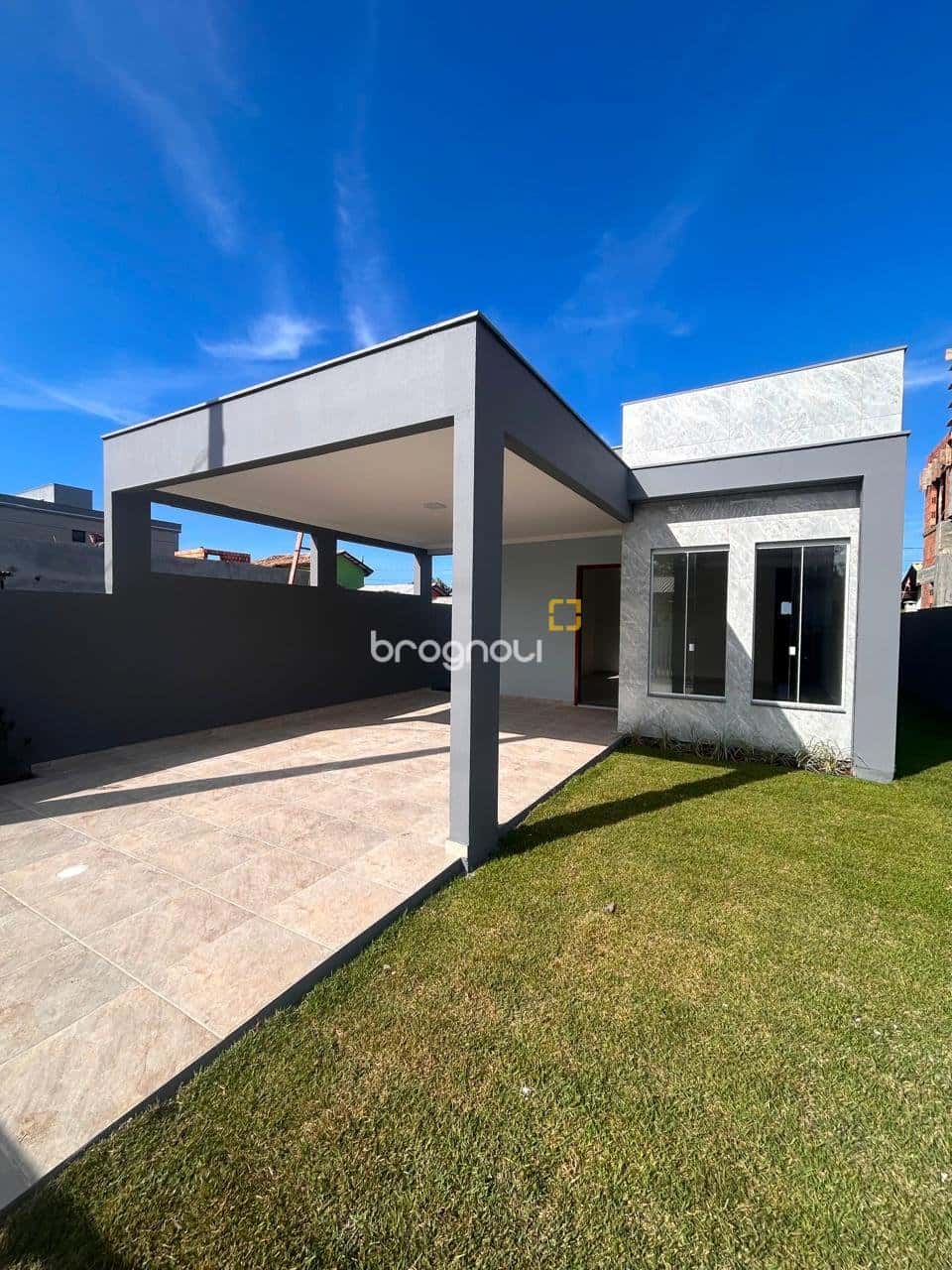 CASA INDIVIDUAL COM AMPLO PÁTIO — foto principal