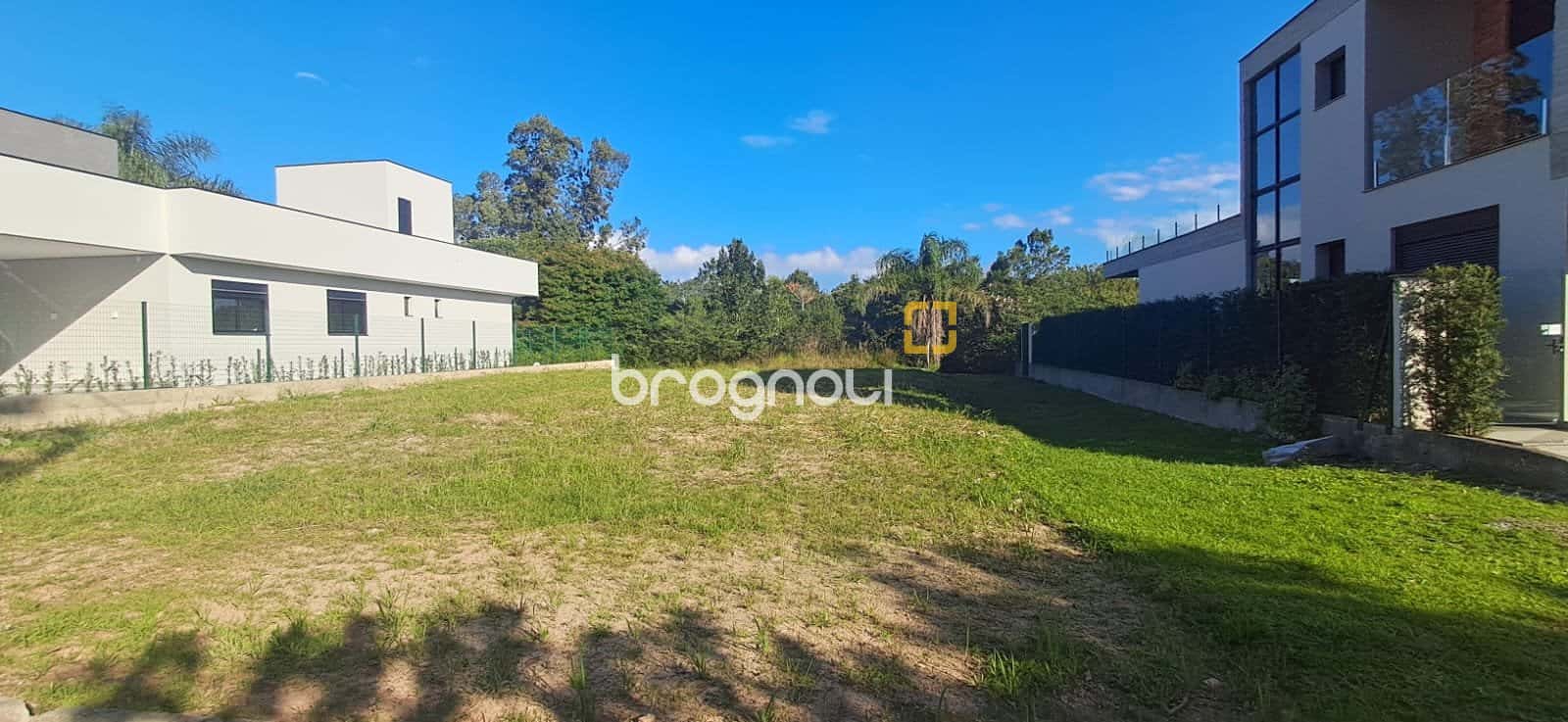 Terreno a venda com 441,74m² em condomínio fechado, uma excelente oportunidade para construir sua casa entre Jurerê e Canasvieiras em Florianópolis. — foto principal