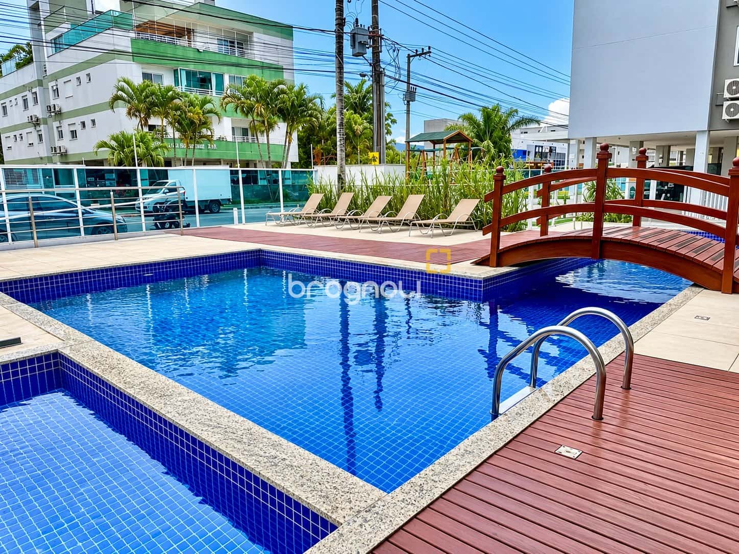 Apartamento de 2 Quartos com Suíte a 600m da Praia dos Ingleses — foto principal