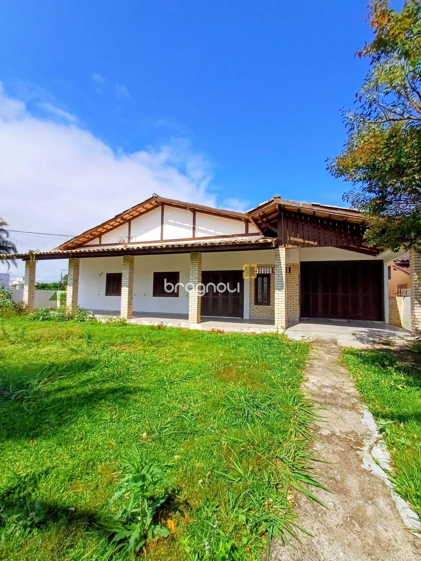 BROGNOLI VENDE -CASA TÉRREA COM 4 DORMITÓRIOS NA PRAIA DA DANIELA — foto principal