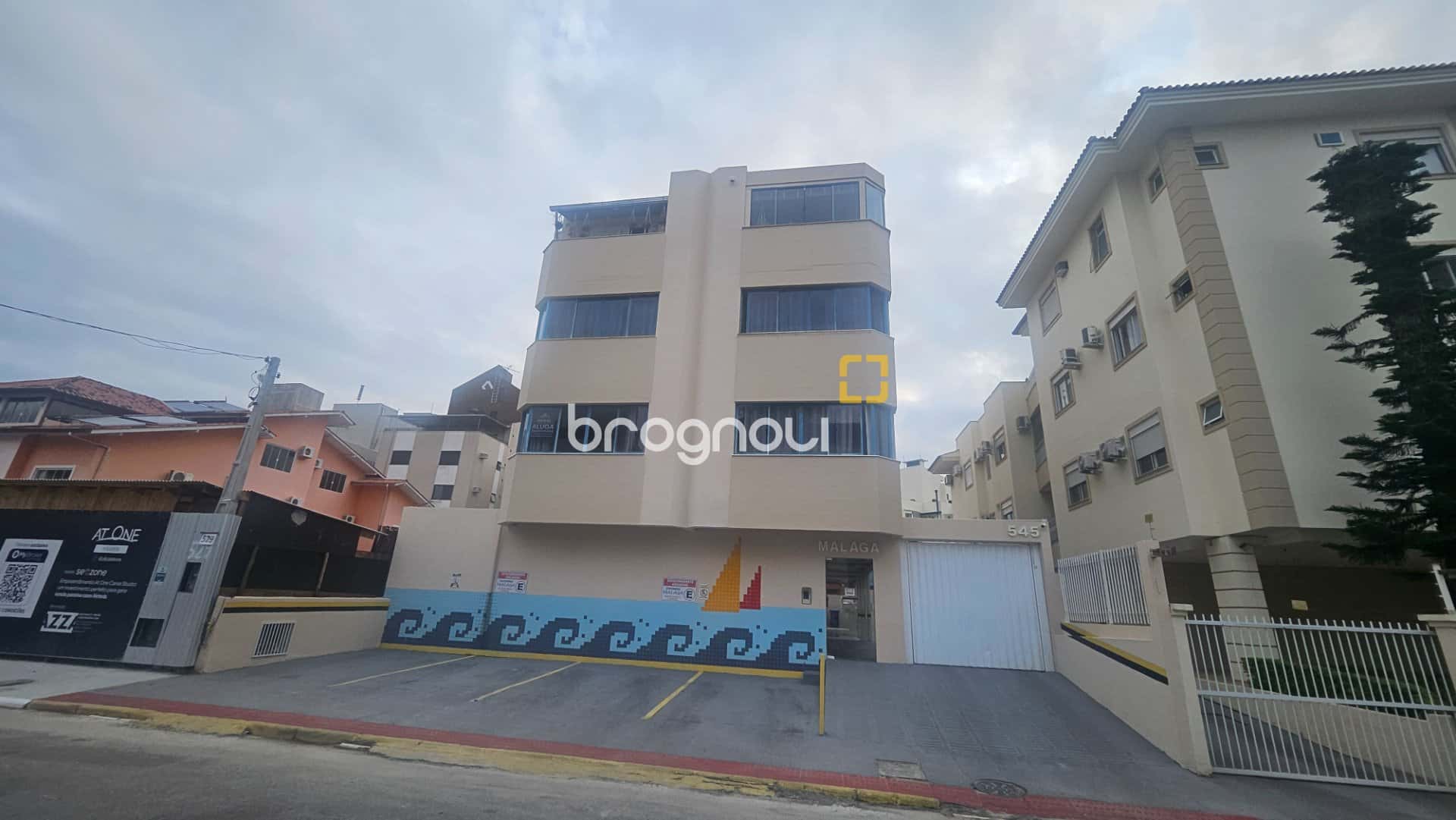Cobertura à venda em Canasvieiras com 4 quartos sendo 3 suítes totalmente reformada — foto principal
