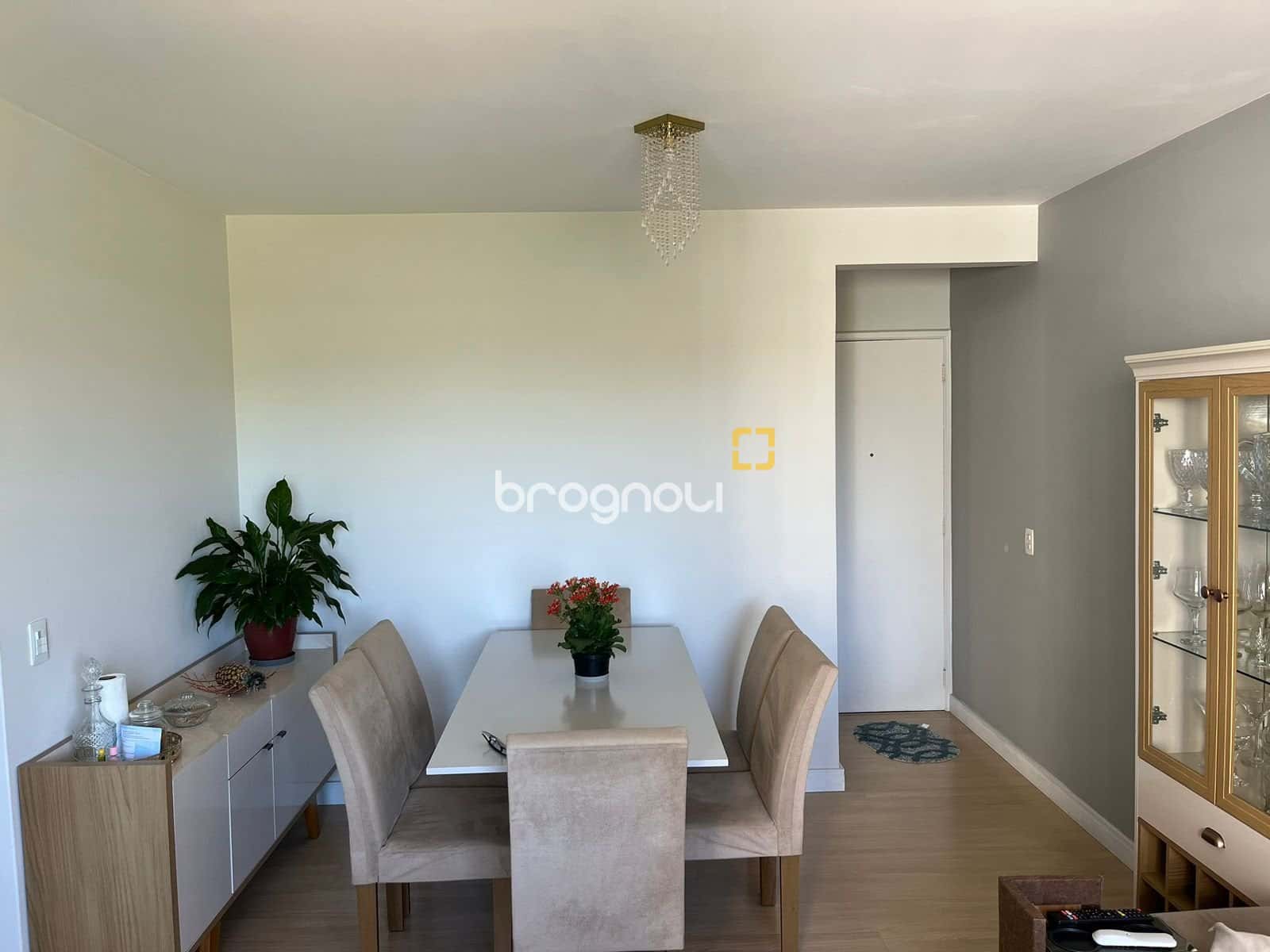 Apartamento à Venda de 3 Dormitórios com 1 vaga de garagem - Bairro Trindade Florianópolis SC — foto principal
