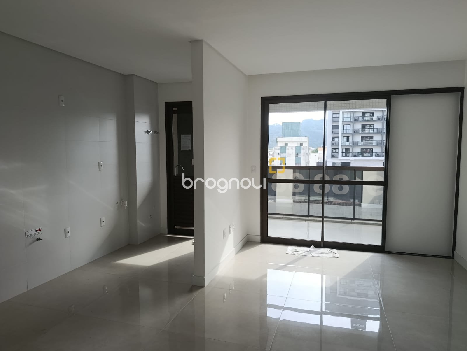 Apartamento à venda em Kobrasol, São José/SC — foto principal
