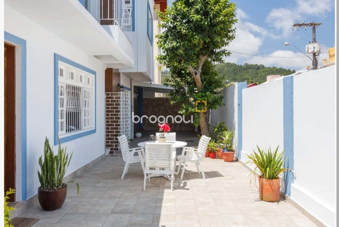 CASA DE ESQUINA COM 5 QUARTOS, 4 SUÍTES E ALTO POTENCIAL DE RENTABILIDADE EM CANASVIEIRAS À 300m DA PRAIA! — foto principal
