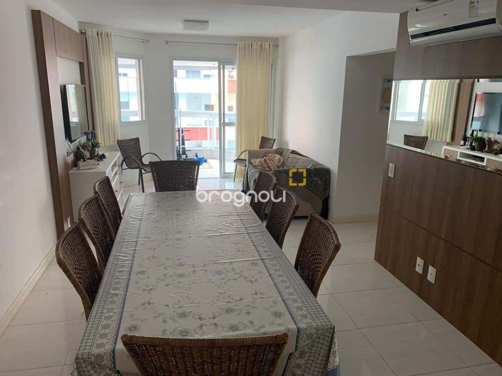 Lindo apto Vista Mar na praia de Palmas 125mts2 privativos com 2 vagas de garagem Mobiliado — foto principal
