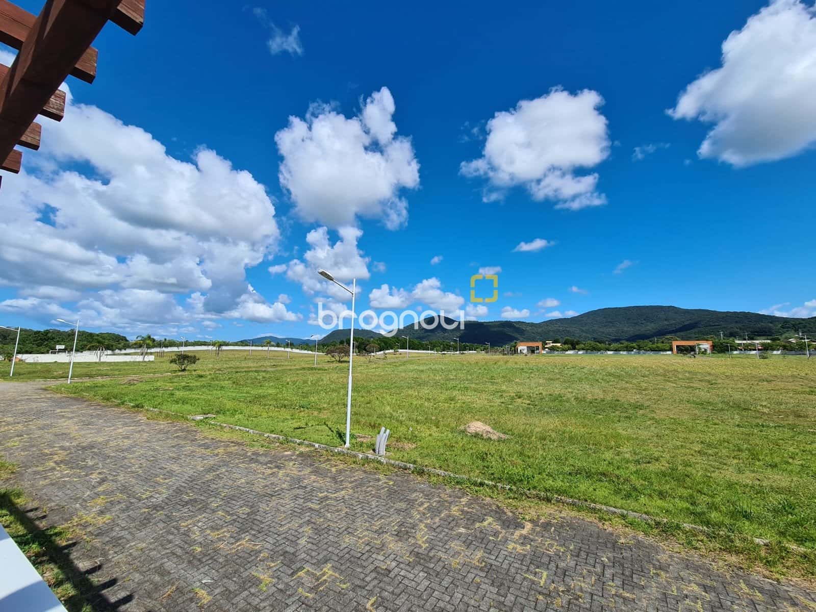 Terreno 372m² em condomínio clube completo a venda 600m da paradisíaca praia do Moçambique. — foto principal
