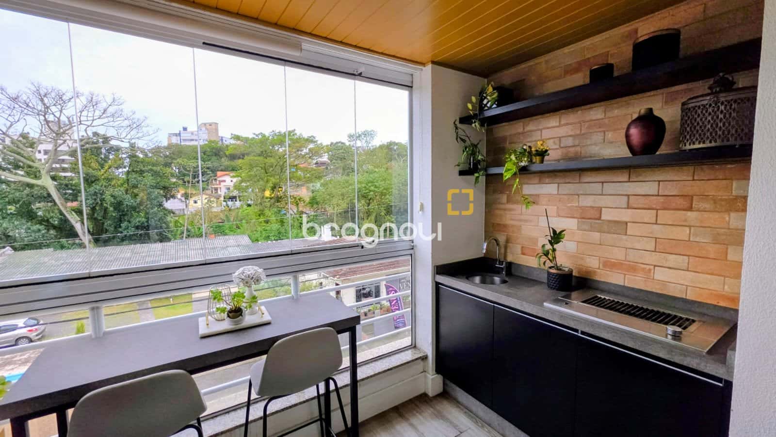 Apartamento no Bairro João Paulo, com 3 dormitórios com 2 suítes, 2 vagas, vista mar — foto principal