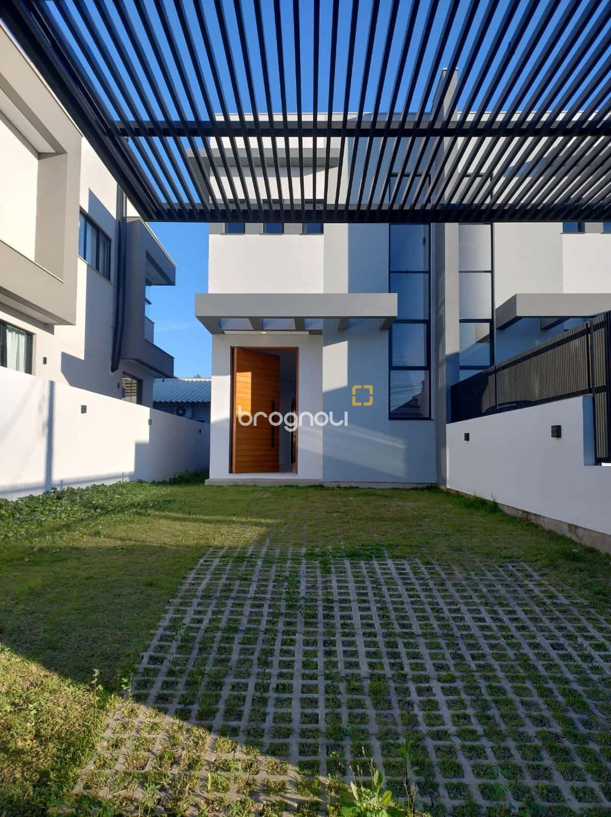 Brognoli Vende - Casa Contemporânea no Carianos/ Nova. — foto principal