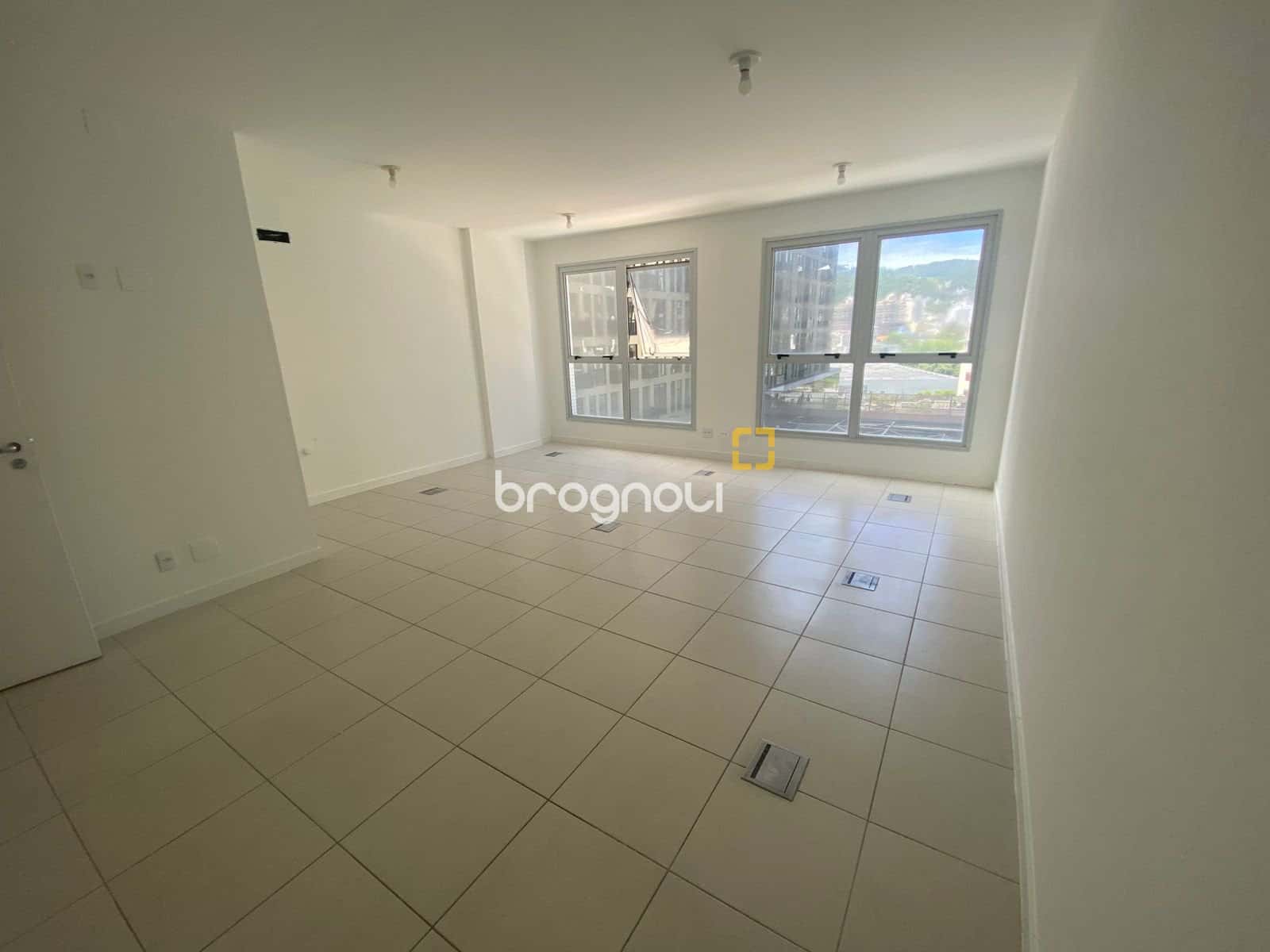 Brognoli Vende Sala Comercial na Trindade em Florianópolis — foto principal