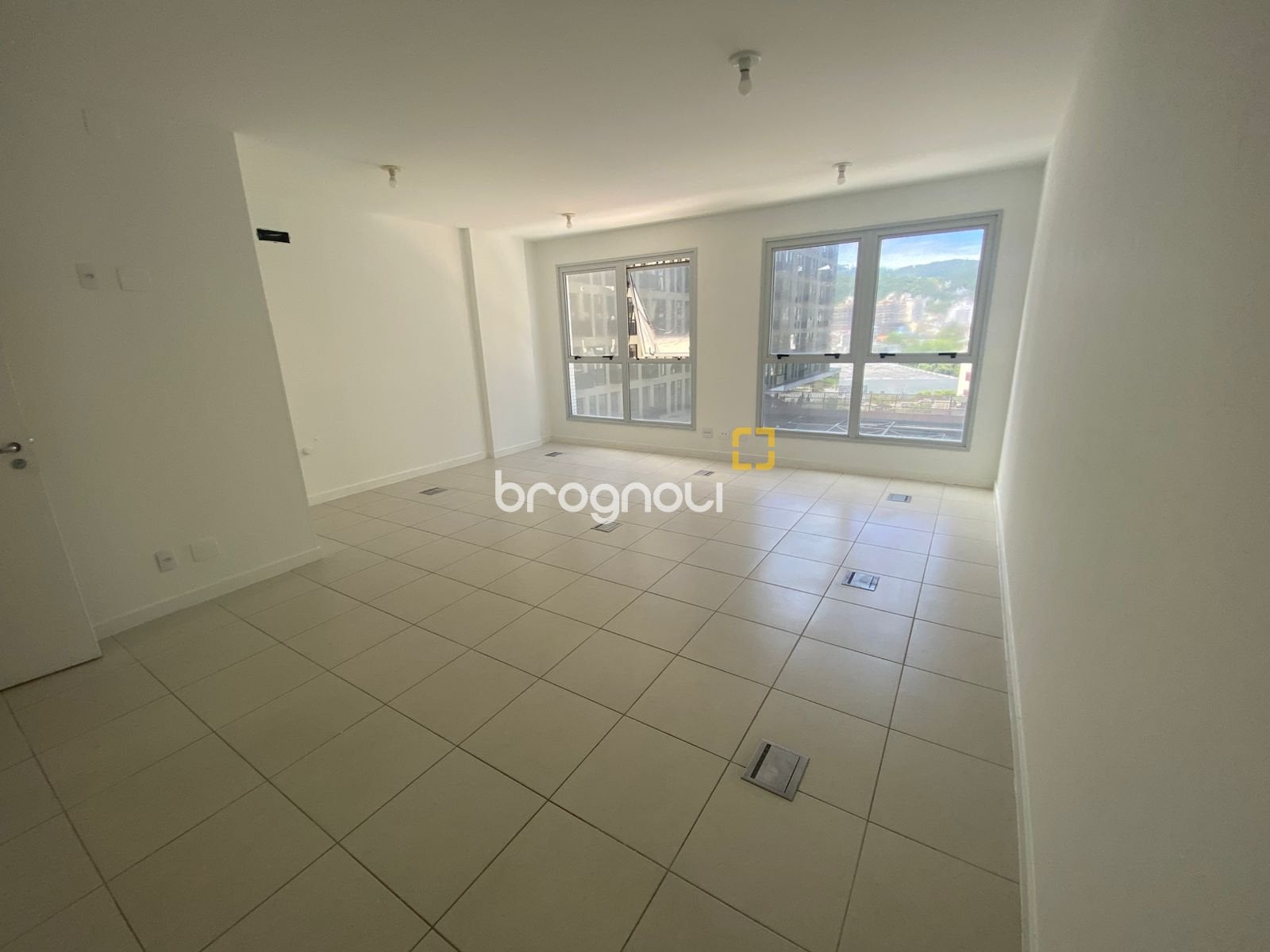Sala Comercial à venda em Trindade, Florianópolis/SC — foto principal