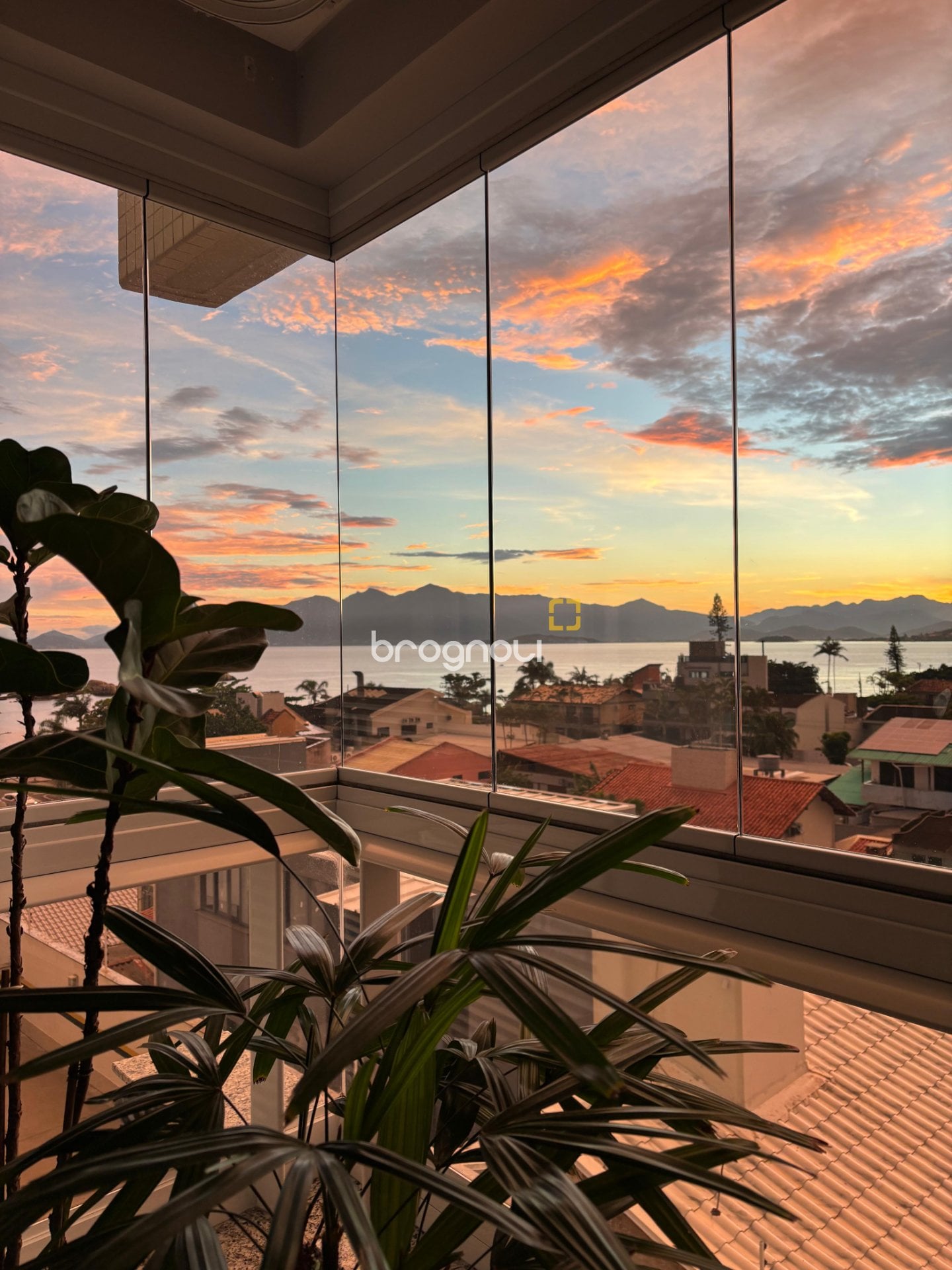 Apartamento à venda em Coqueiros, Florianópolis/SC — foto principal