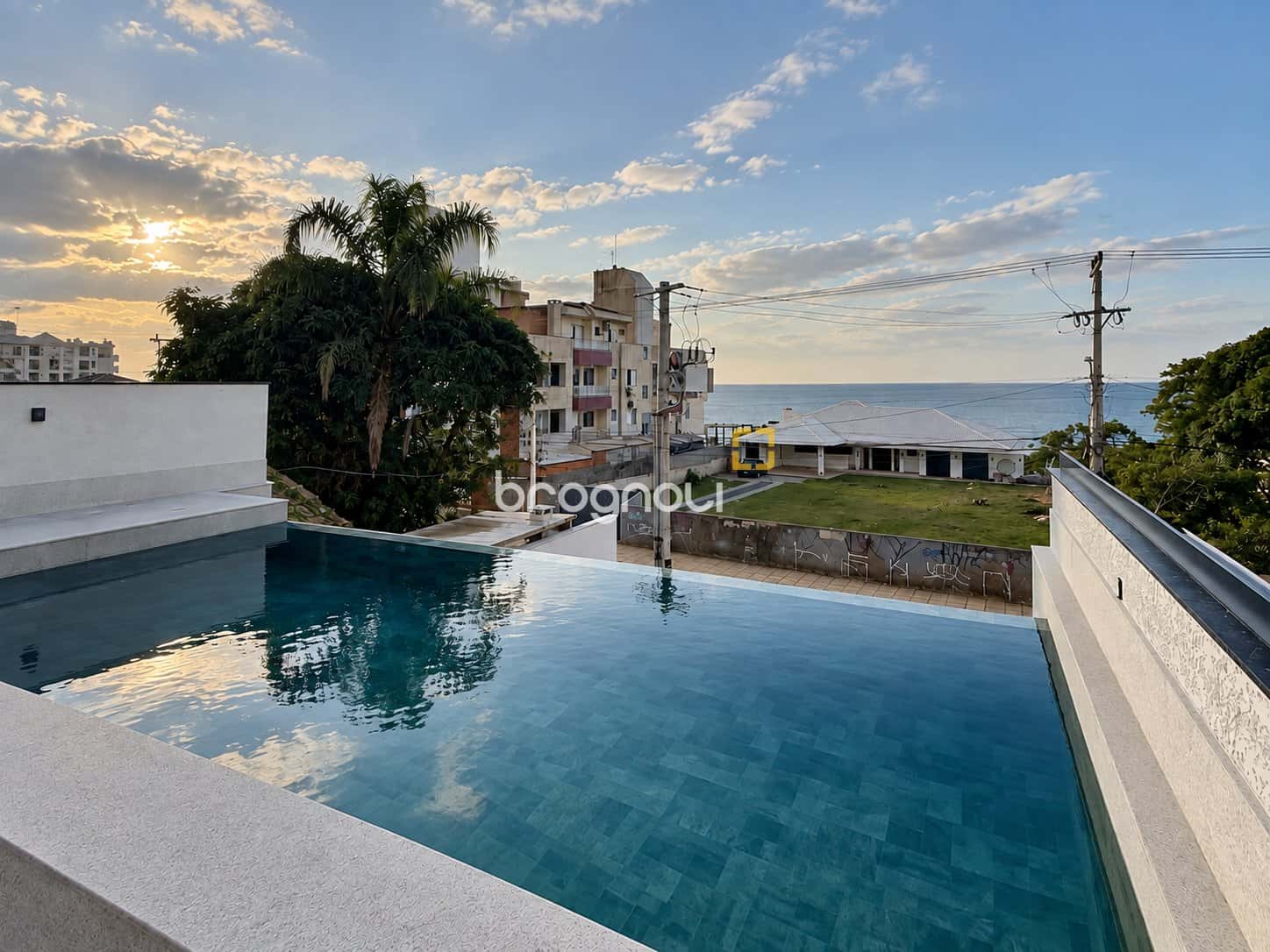 Apartamento 2 dormitórios à venda em Ingleses — foto principal