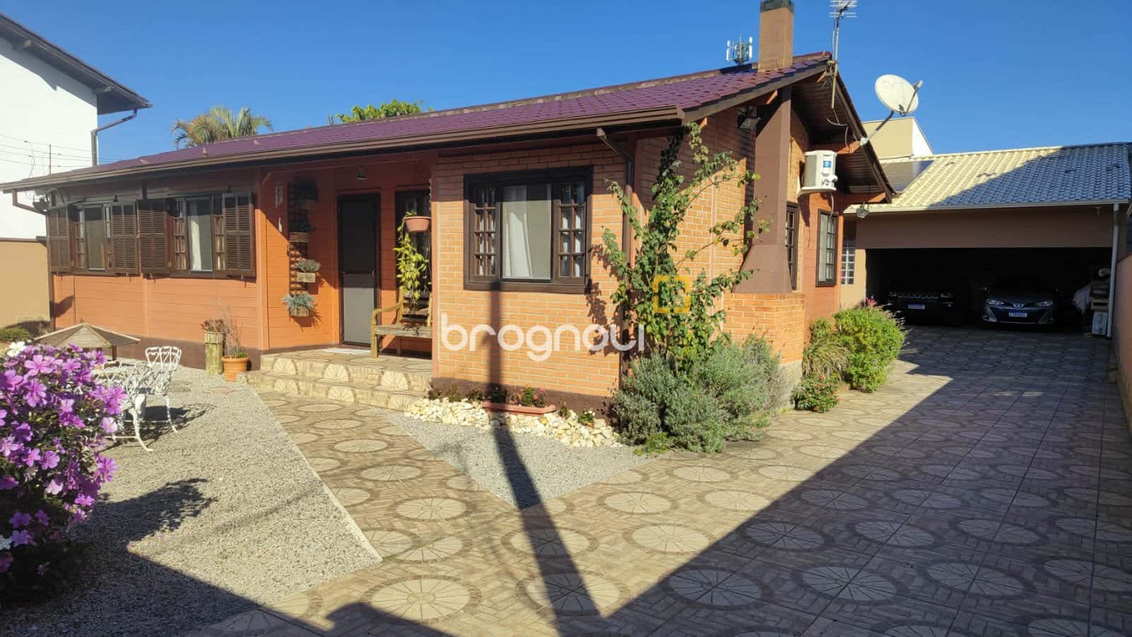 Brognoli Vende - DUAS CASAS EM TERRENO DE 488 M² NO JARDIM CASTANHEIRA/ CAMPECHE — foto principal