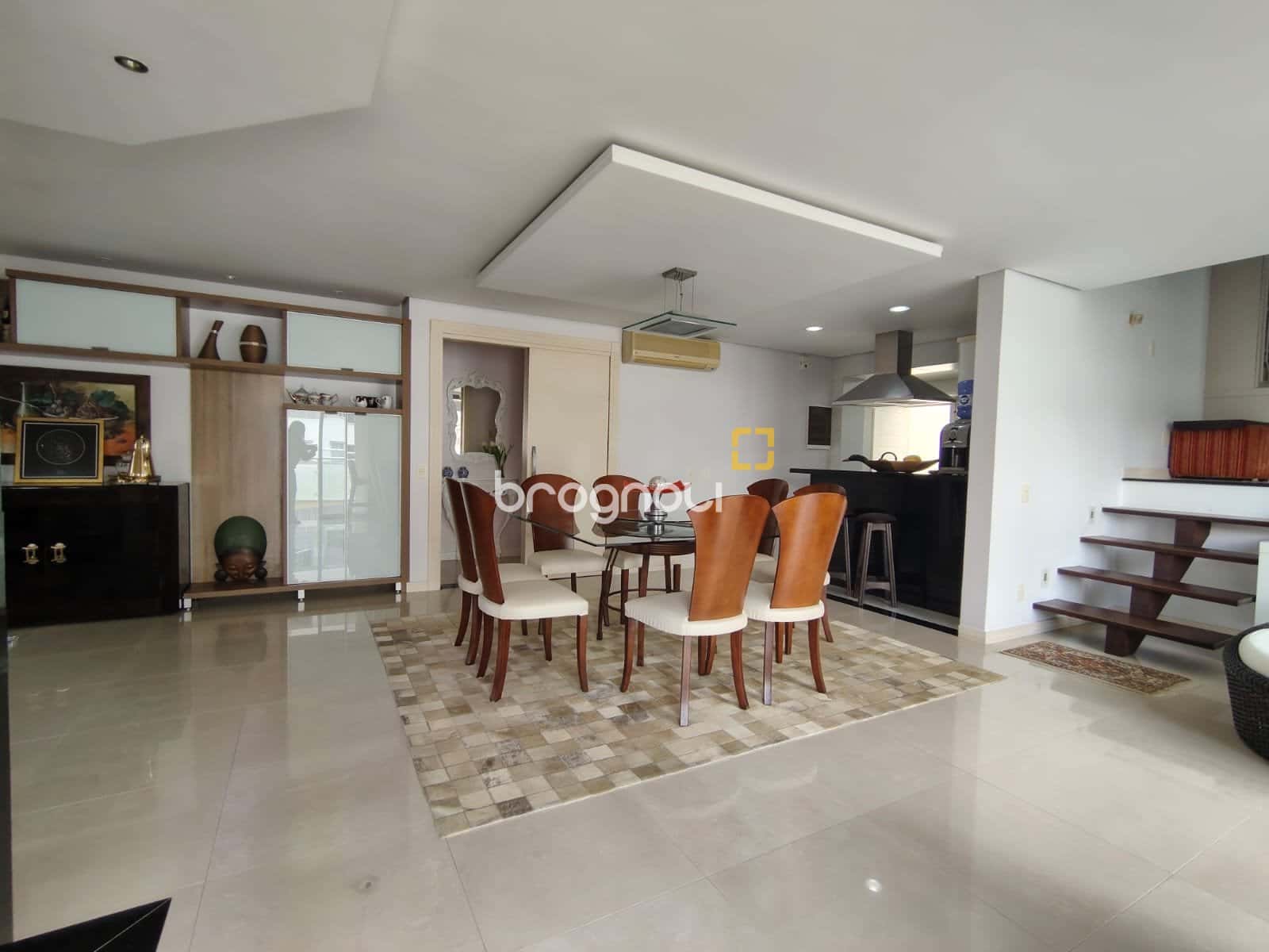 Brognoli Vende - Casa 4 dormitórios/ sendo 2 suítes e 1 demi suíte Coqueiros, Florianópolis — foto principal