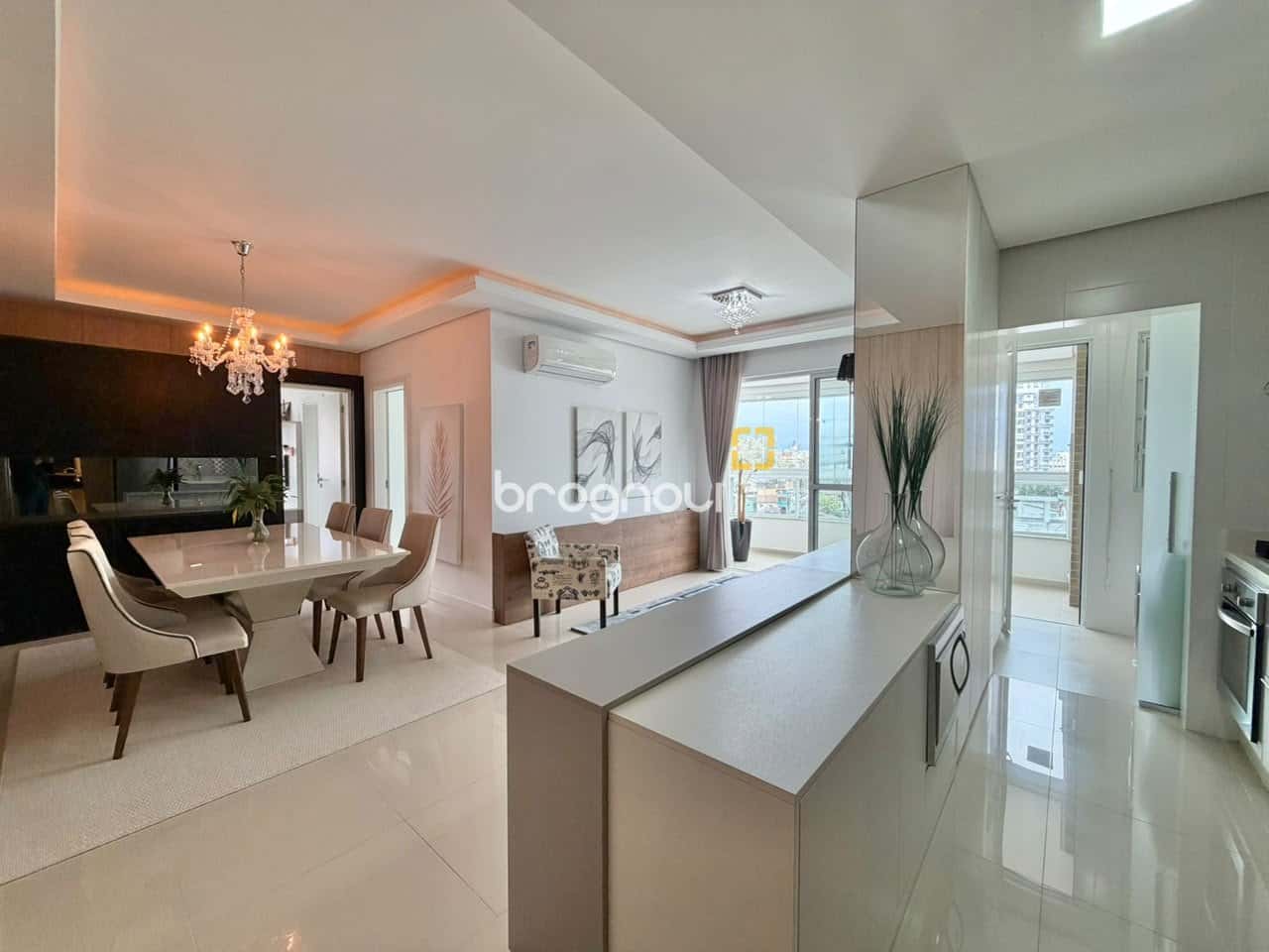 Apartamento com 02 Suítes mais lavabo no bairro Agronômica em Florianópolis/ SC — foto principal