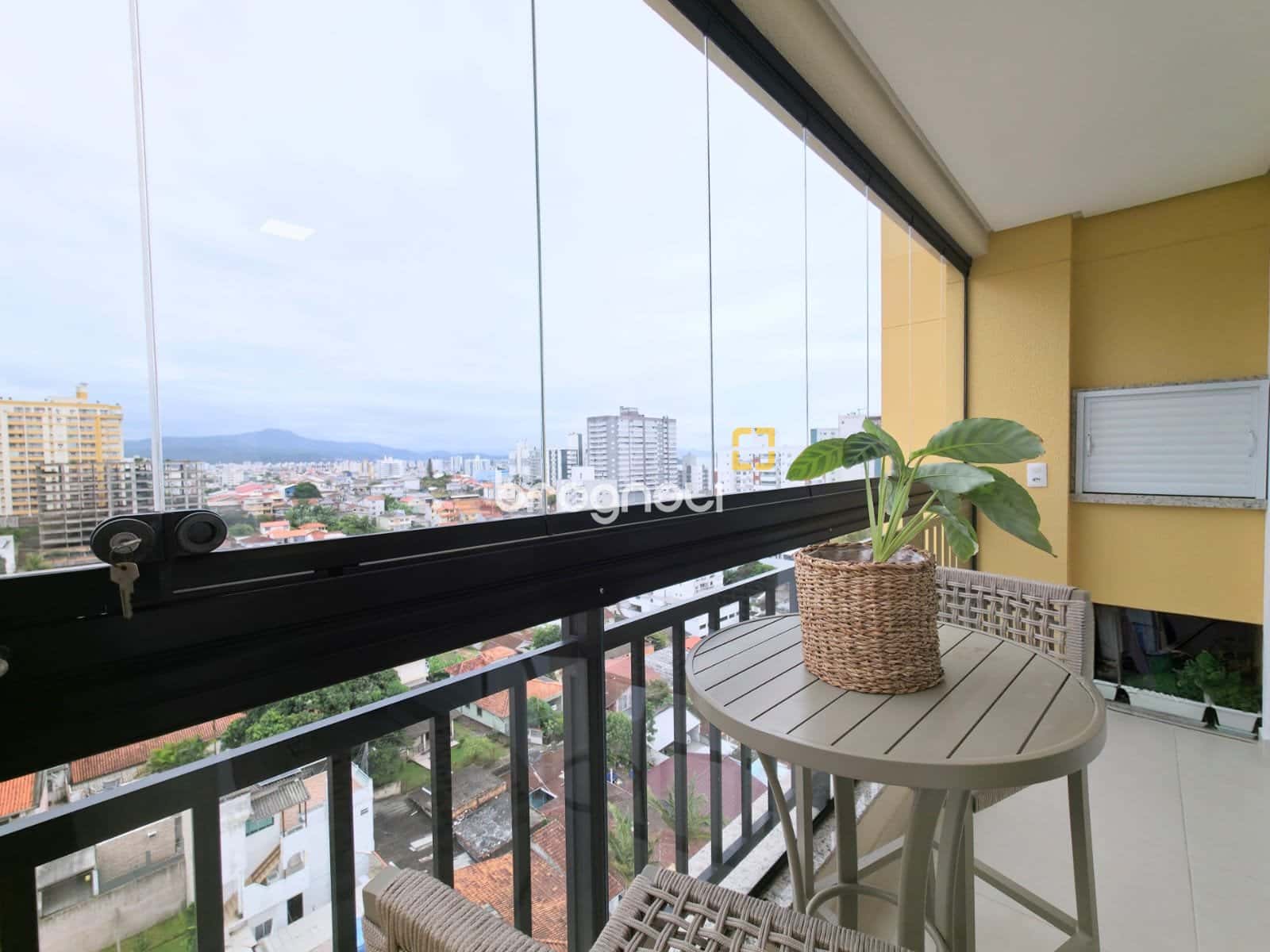 Apartamento à venda 2 quartos, 1 suíte, 1 vaga e hobby box, em Barreiros, São José — foto principal