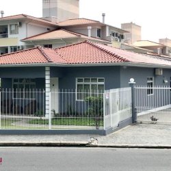 Casa Residencial/Comercial com 320m², no bairro Canasvieiras em Florianópolis