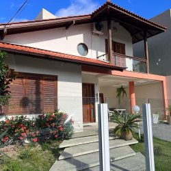 Casa Residencial com 132m², 2 quartos, 1 suíte, 2 garagens, no bairro Itaguaçu em Florianópolis