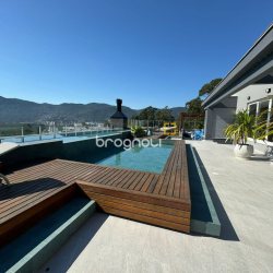 Apartamento com 133m², 3 quartos (sendo 3 suítes), 2 garagens, no bairro João Paulo em Florianópolis