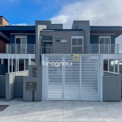 Casa com 132m², 3 quartos (sendo 3 suítes), 2 garagens, no bairro Campeche em Florianópolis