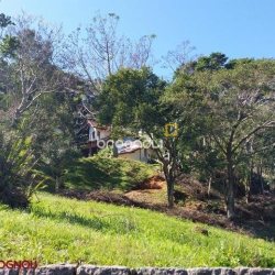 Casa com 250m², 3 quartos (sendo 1 suíte), 2 garagens, no bairro Sambaqui em Florianópolis