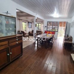 Casa com 270m², 5 quartos (sendo 1 suíte), 2 garagens, no bairro Sambaqui em Florianópolis