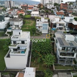Terreno com 355m², no bairro Estreito em Florianópolis