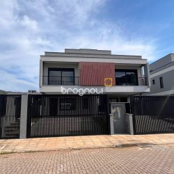 Casa com 189m², 3 quartos (sendo 3 suítes), 2 garagens, no bairro Rio Tavares em Florianópolis