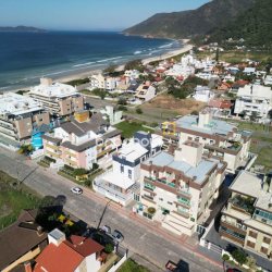 Cobertura com 95m², 2 quartos (sendo 1 suíte), 2 garagens, no bairro Açores em Florianópolis
