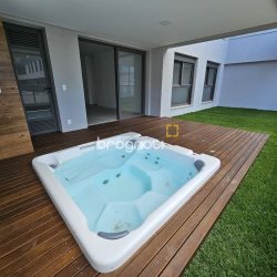 Apartamento com 119m², 2 quartos (sendo 1 suíte), 2 garagens, no bairro Morro das Pedras em Florianópolis