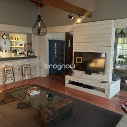 Casa com 250m², 3 quartos (sendo 1 suíte), 2 garagens, no bairro Santo Antônio de Lisboa em Florianópolis