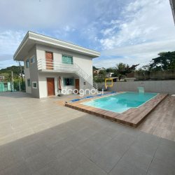 Casa com 162m², 2 quartos (sendo 2 suítes), 6 garagens, no bairro Cachoeira do Bom Jesus em Florianópolis