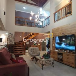 Casa com 567m², 4 quartos (sendo 2 suítes), 3 garagens, no bairro Ingleses em Florianópolis
