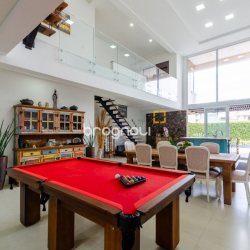 Casa com 393m², 5 quartos (sendo 4 suítes), 2 garagens, no bairro Jurerê Internacional em Florianópolis
