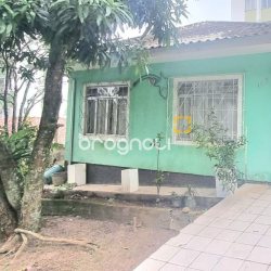 Casa com 100m², 5 quartos, 3 garagens, no bairro Carvoeira em Florianópolis